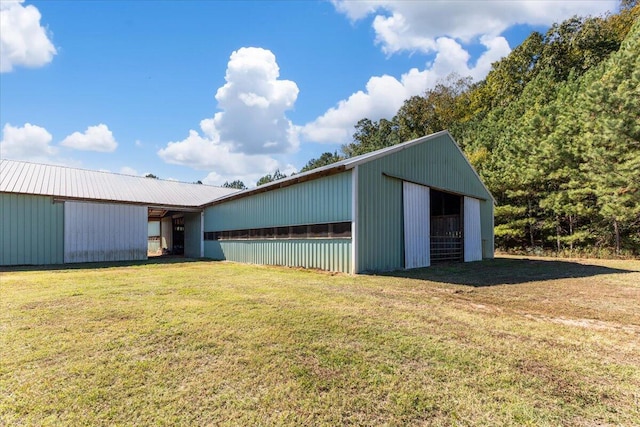 view of outdoor structure featuring a yard