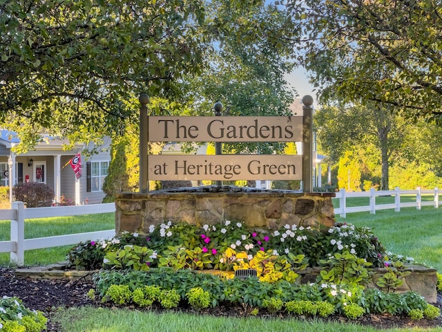 view of community / neighborhood sign