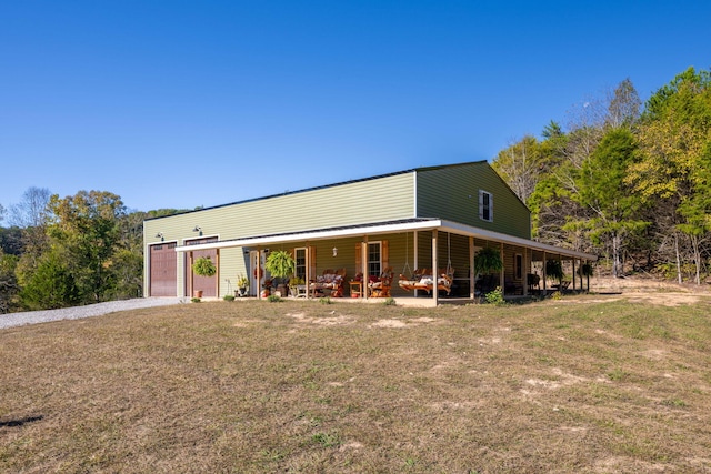 view of front facade with a front yard and covered porch