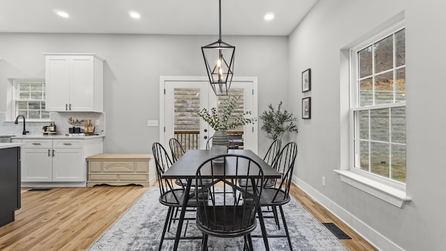 dining room featuring recessed lighting, baseboards, visible vents, and light wood-style flooring