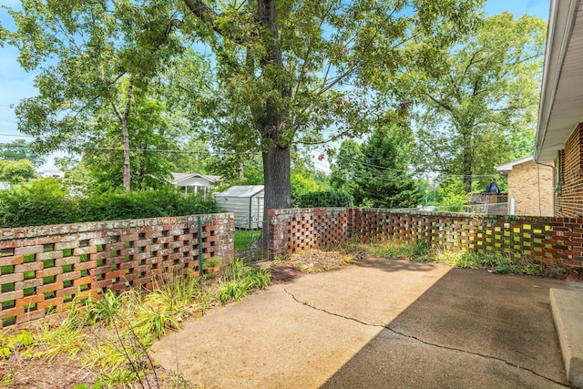 4011 Patton Edwards Dr, Chattanooga, TN 37412 - view of patio featuring a storage unit