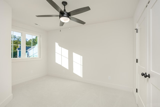 carpeted empty room featuring ceiling fan