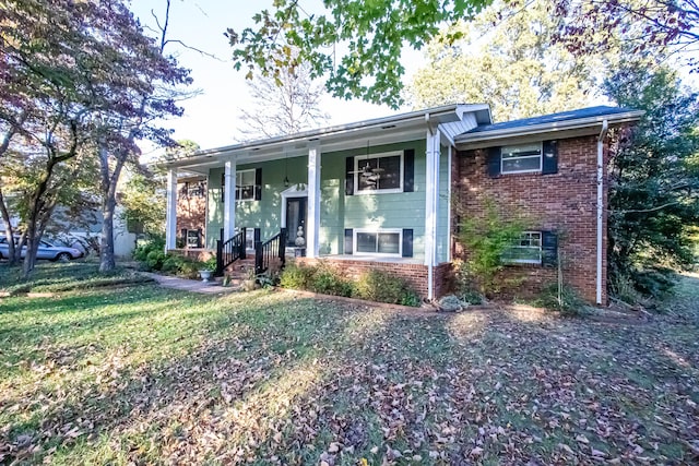 view of front facade with a front yard