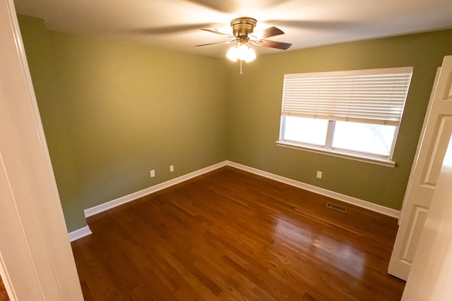 empty room featuring dark hardwood / wood-style floors and ceiling fan