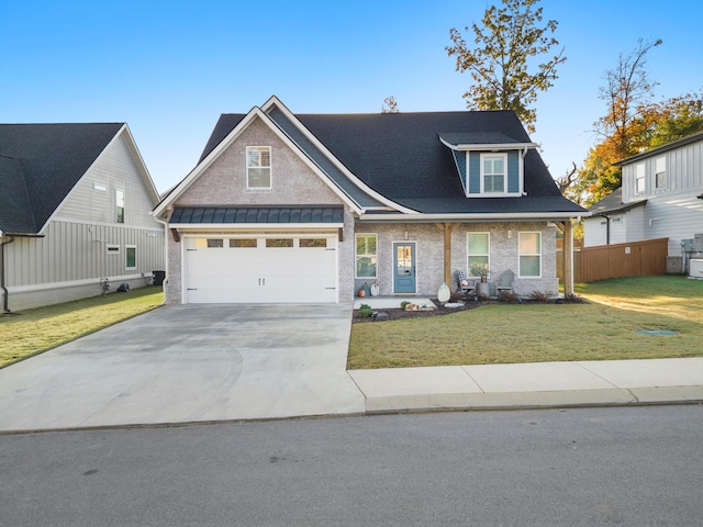 view of front facade featuring a front yard