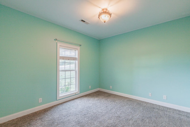 unfurnished room with carpet