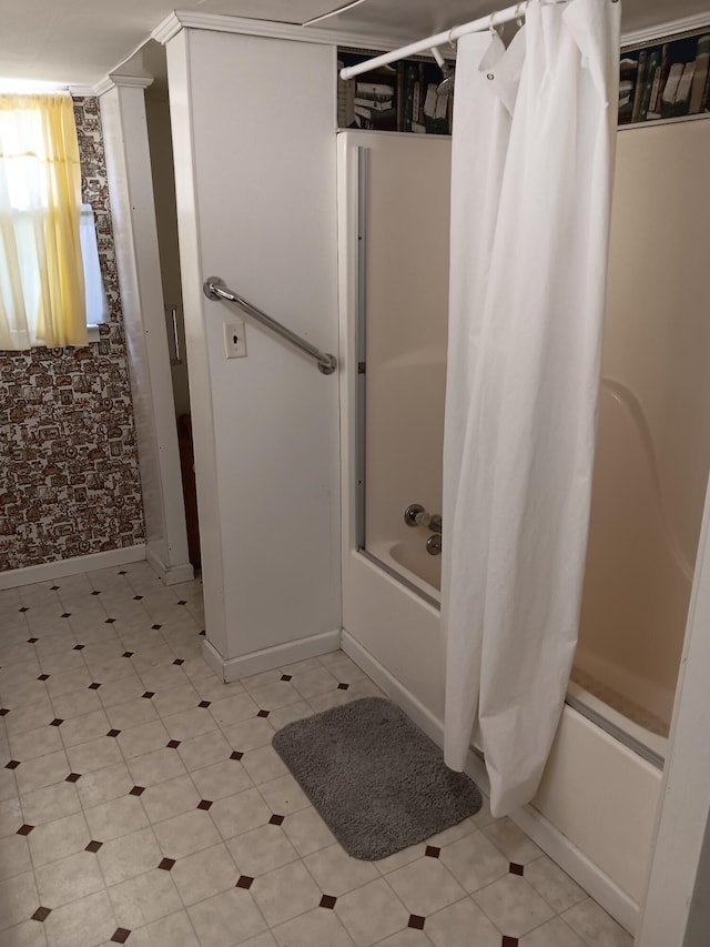 bathroom featuring shower / bath combo