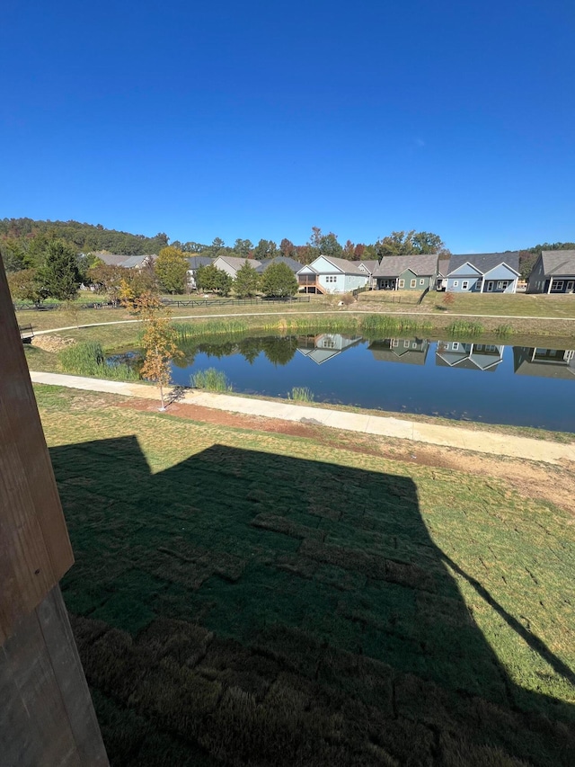 view of yard featuring a water view