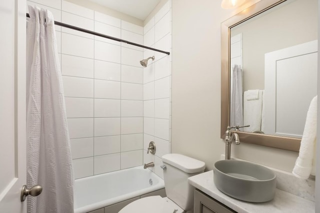 719 Federal St, Chattanooga, TN 37405 - full bathroom with shower / bathtub combination with curtain, toilet, and vanity