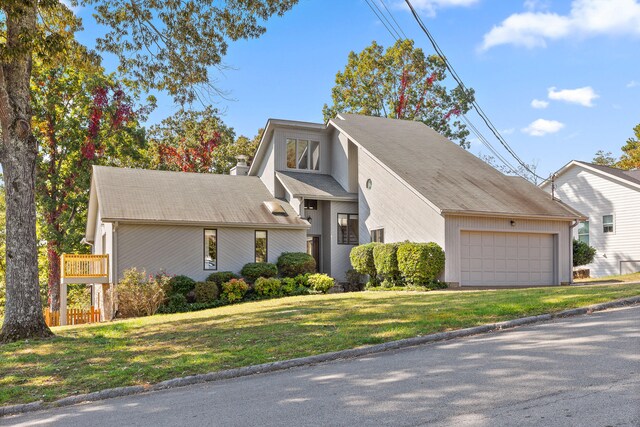 view of front of house featuring a front yard and a garage