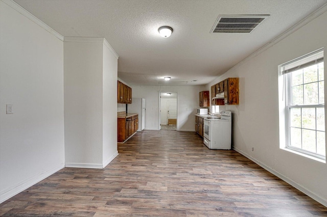 kitchen featuring white range with electric stovetop, hardwood / wood-style floors, crown molding, and a wealth of natural light