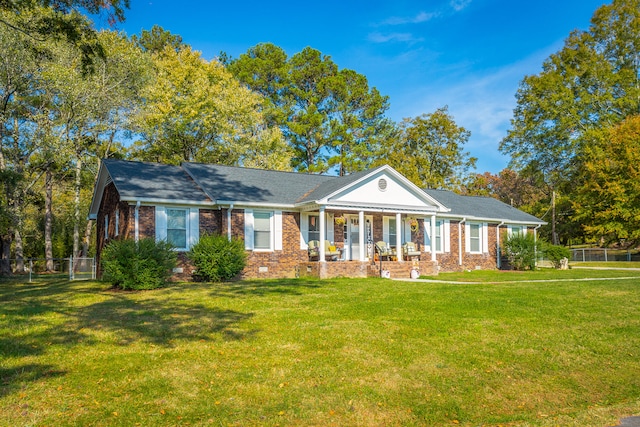 view of front facade featuring a front yard