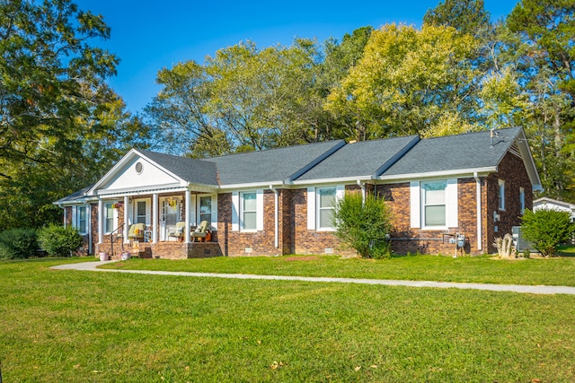 view of front facade featuring a front lawn and a porch