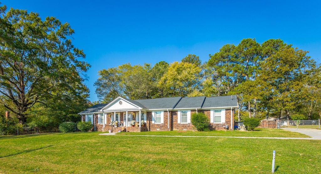 single story home featuring a front yard and a porch