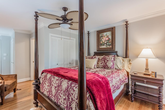 bedroom with a closet, ceiling fan, crown molding, and light hardwood / wood-style floors