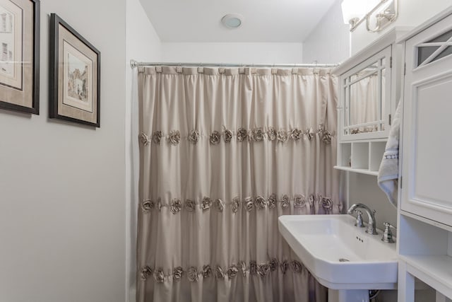 bathroom with sink