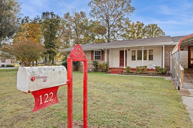 view of front of property featuring a front yard and a porch