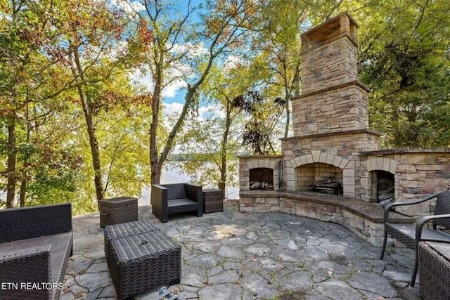 view of patio / terrace featuring an outdoor living space with a fireplace