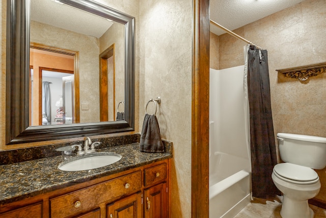 full bathroom featuring toilet, a textured ceiling, vanity, and shower / tub combo