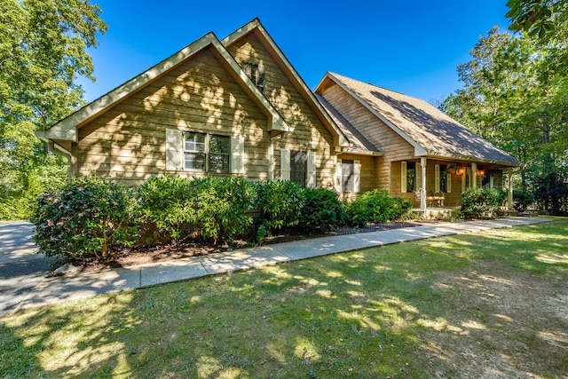 view of front facade with a front yard and a porch