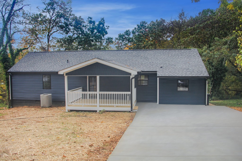 ranch-style home featuring cooling unit