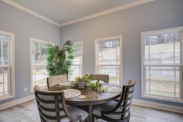 dining area featuring plenty of natural light, light hardwood / wood-style floors, and ornamental molding