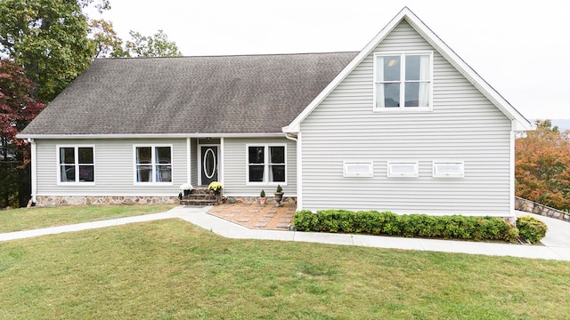 cape cod-style house featuring a front yard