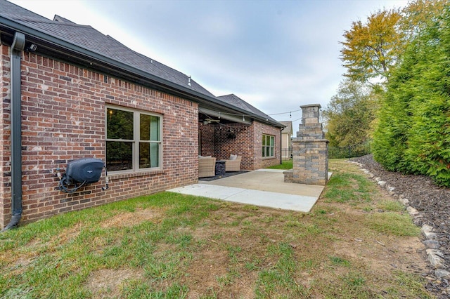 view of yard featuring a patio area