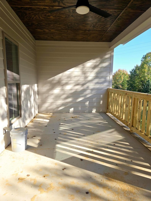 balcony with ceiling fan