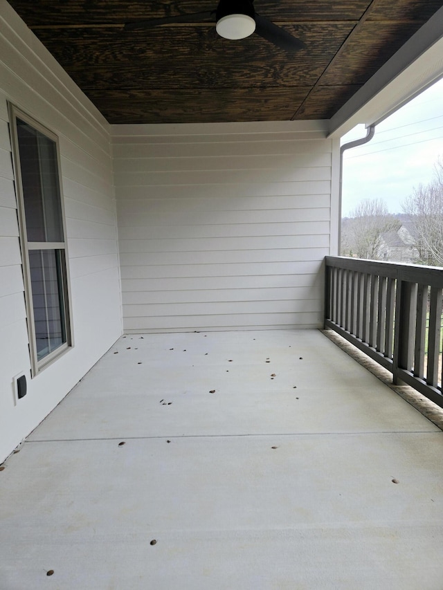 balcony with ceiling fan