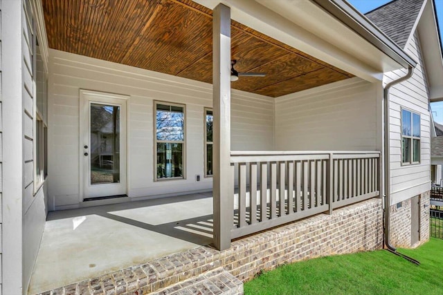 doorway to property with a patio area and ceiling fan