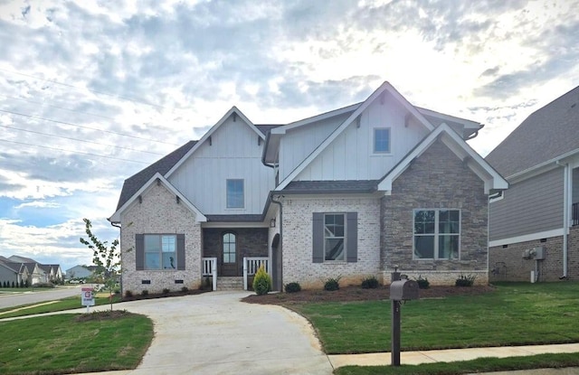 craftsman house with a front yard