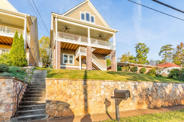 view of front of home featuring ceiling fan