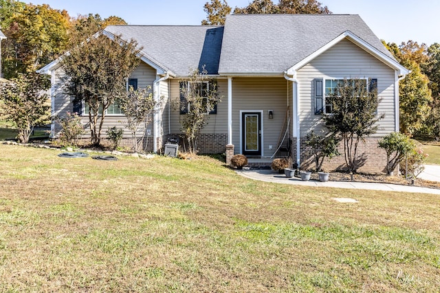 view of front facade featuring a front lawn