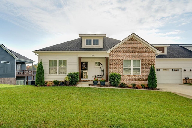 view of front facade featuring a front yard and central AC