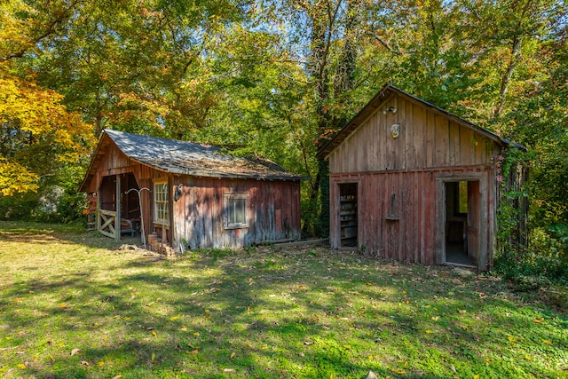 view of outbuilding featuring a yard