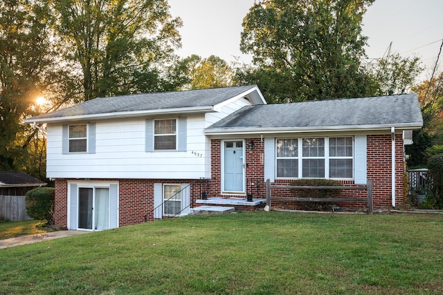 split level home with a front lawn