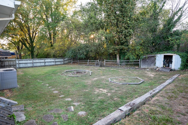 view of yard with a storage unit