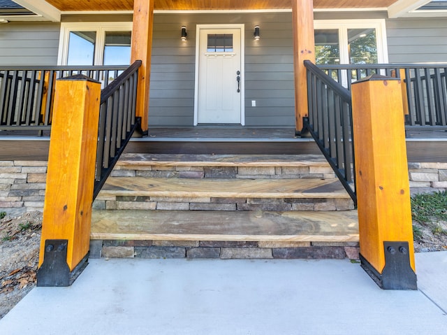 entrance to property featuring a porch