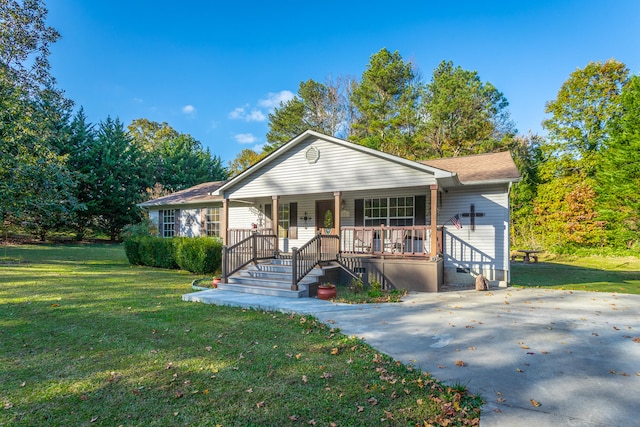 view of front of home featuring a front lawn and covered porch