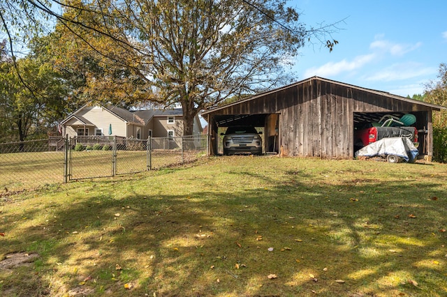 view of yard featuring a carport and an outbuilding