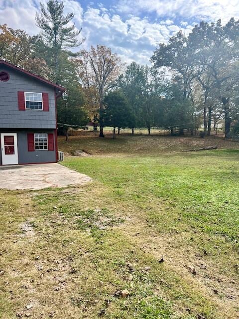 view of yard with a patio