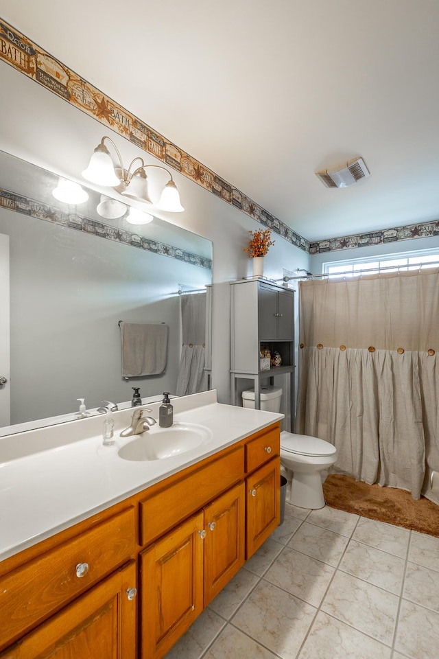 bathroom with a shower with curtain, vanity, and toilet