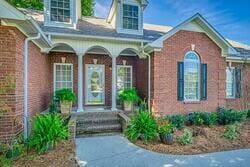 doorway to property with covered porch