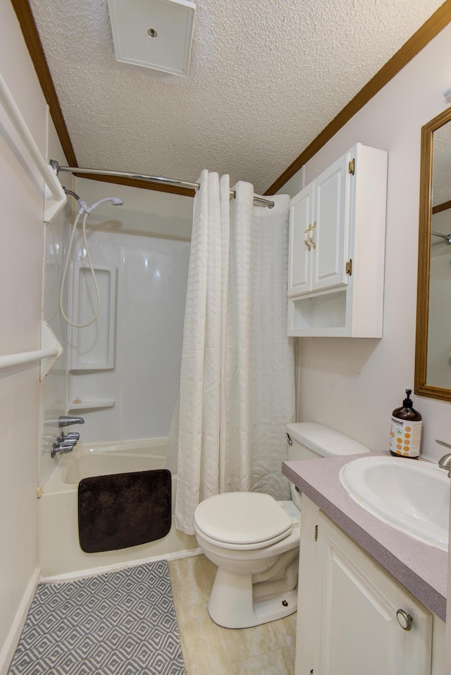 134 Old Spring Rd, Rising Fawn, GA 30738 - full bathroom featuring a textured ceiling, shower / bath combo with shower curtain, crown molding, vanity, and toilet