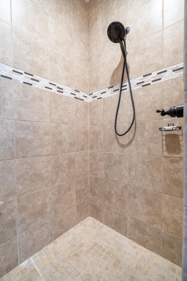 full bath featuring tiled shower