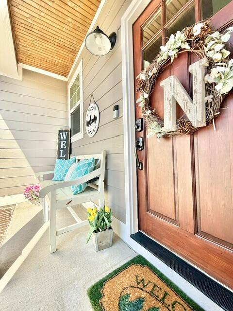 entrance to property with covered porch