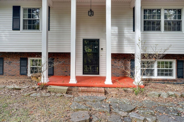 entrance to property featuring a porch