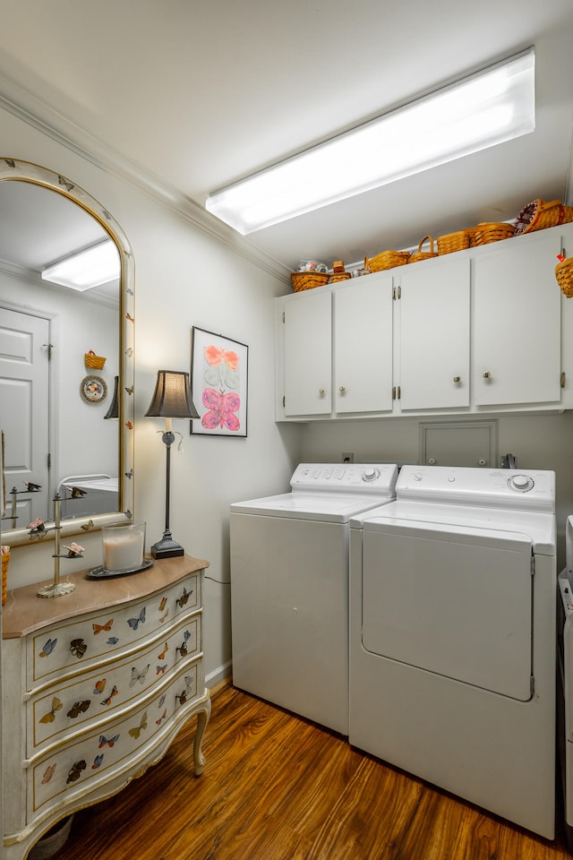 washroom featuring crown molding, cabinets, dark hardwood / wood-style floors, and independent washer and dryer