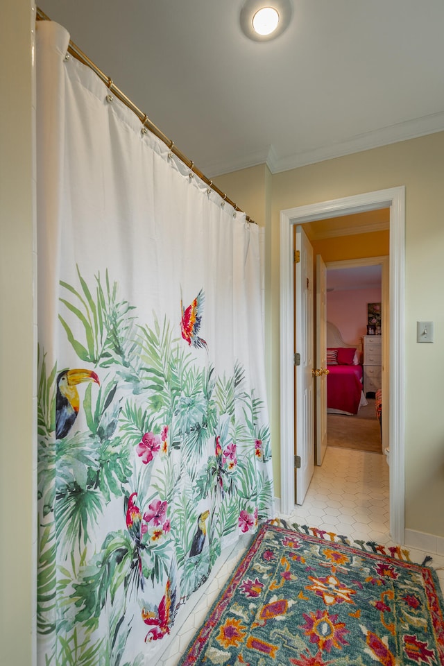 bathroom featuring ornamental molding